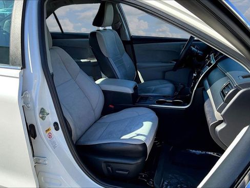 Used 2017 Toyota Camry XSE FWD image 31