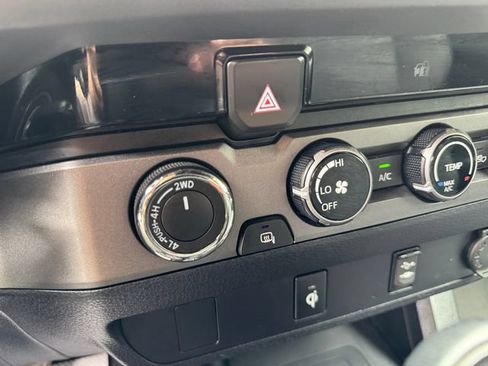 Used 2017 Toyota Tacoma TRD Sport w/ Tow Package AWD/4WD image 20