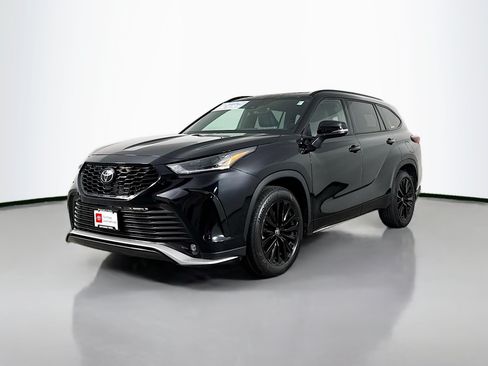 Certified 2025 Toyota Highlander XSE AWD/4WD image 3