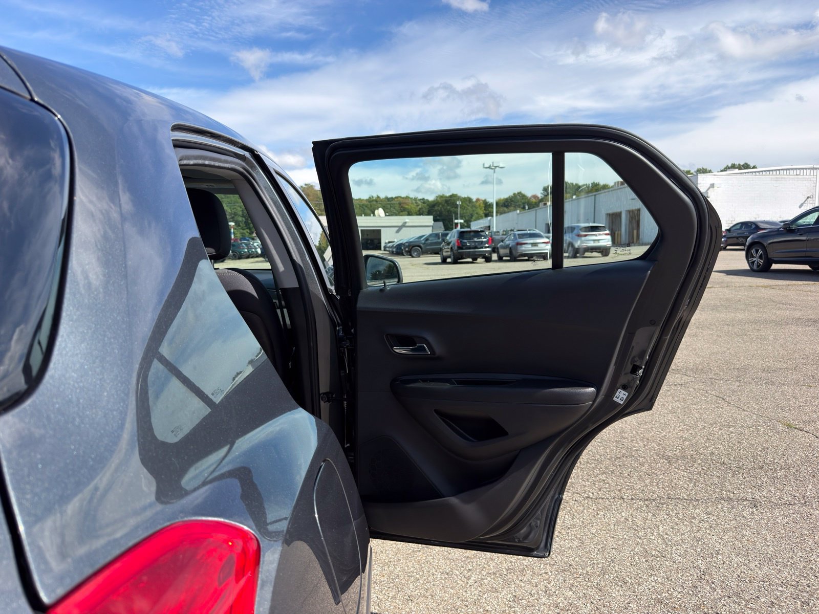 Used 2019 Chevrolet Trax LS FWD image 29