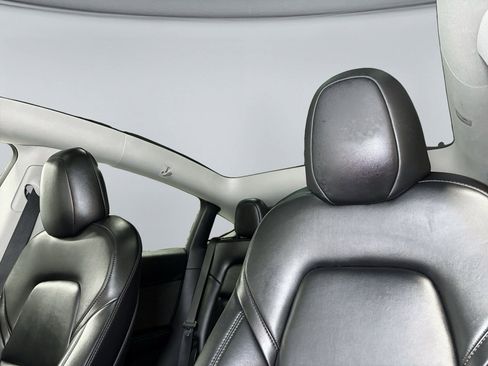 Used 2022 Tesla Model Y Long Range image 25