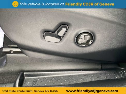 New 2026 Chrysler Pacifica Select image 24