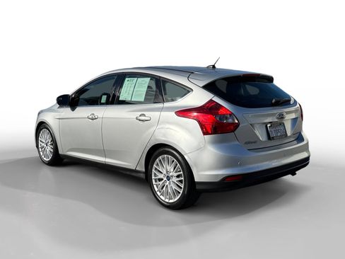 Used 2014 Ford Focus Titanium FWD image 3