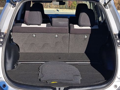 Used 2018 Toyota RAV4 LE image 12