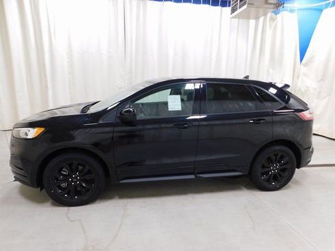 Used 2024 Ford Edge SE w/ Black Appearance Package image 2