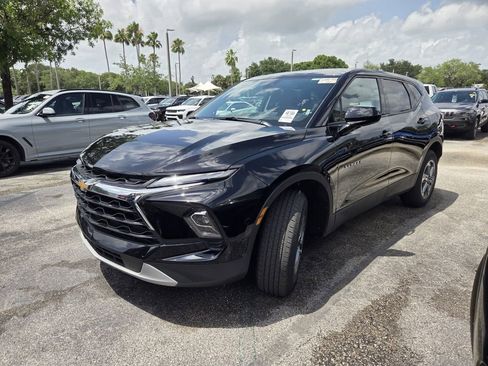 Used 2025 Chevrolet Blazer LT FWD image 3