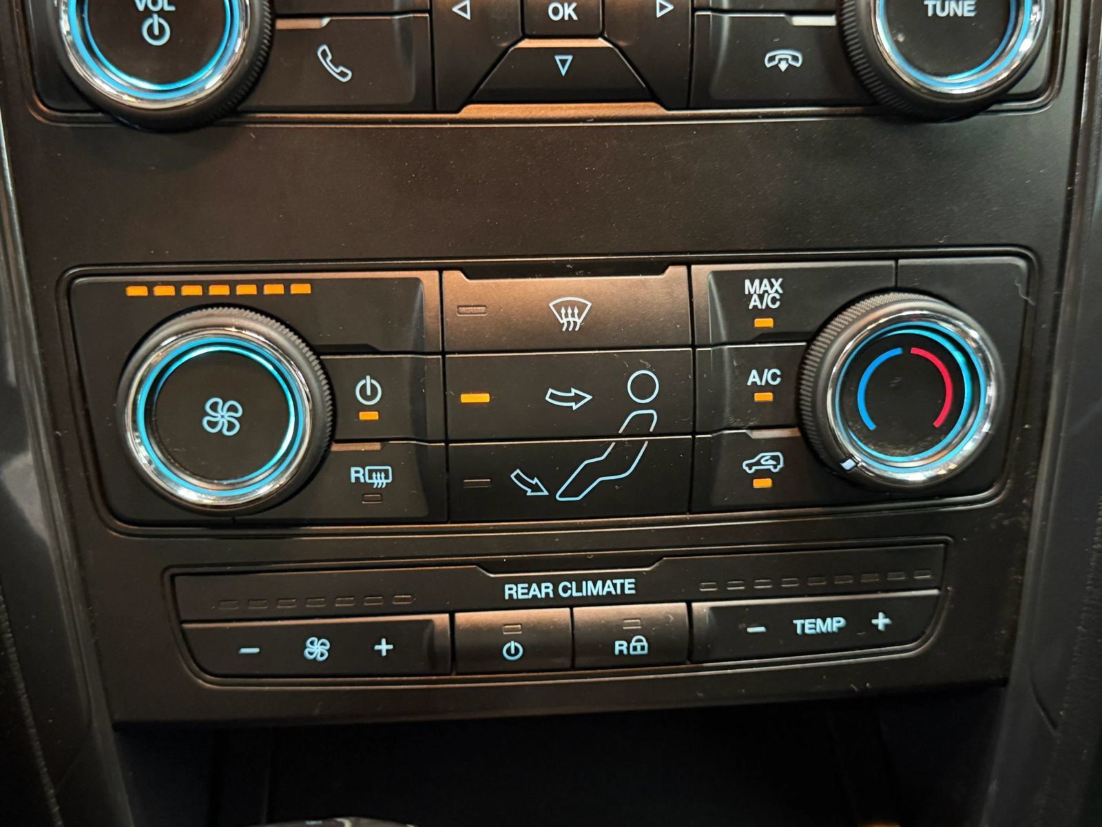 Used 2018 Ford Explorer XLT FWD image 39
