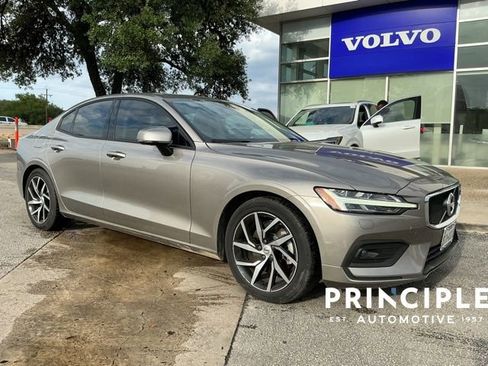 Used 2020 Volvo S60 T5 Momentum image 1