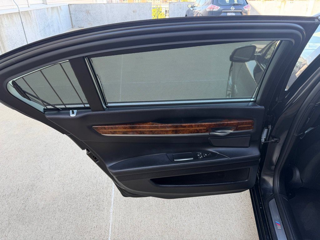 Used 2014 BMW 750Li xDrive AWD/4WD image 27