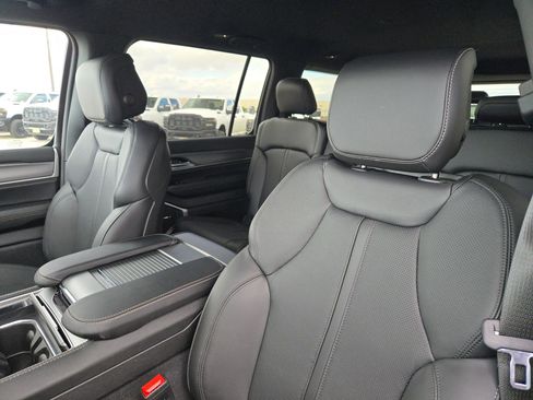 New 2026 Jeep Grand Wagoneer L 4WD image 9