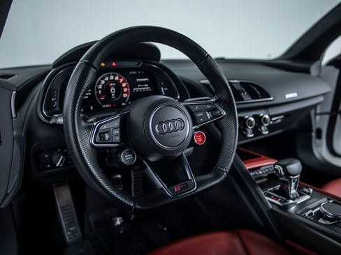 Used 2018 Audi R8 V10 w/ Premium Package RWD image 25