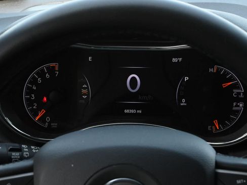 Used 2021 Jeep Grand Cherokee Laredo X RWD image 12