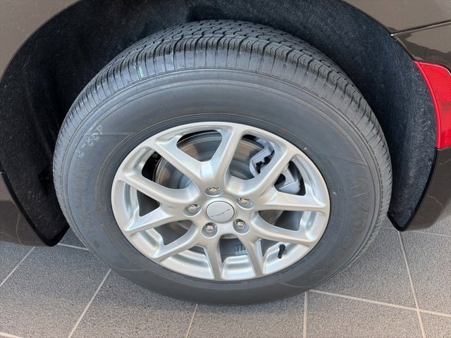 New 2027 Chrysler Pacifica Select FWD image 7