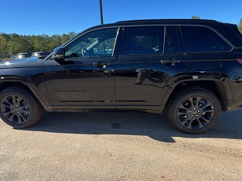 New 2026 Jeep Grand Cherokee Limited Reserve image 11