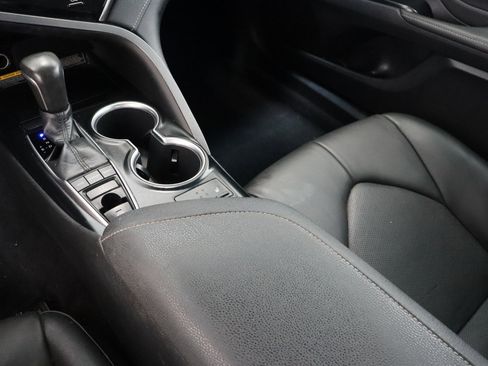 Used 2018 Toyota Camry XSE image 17