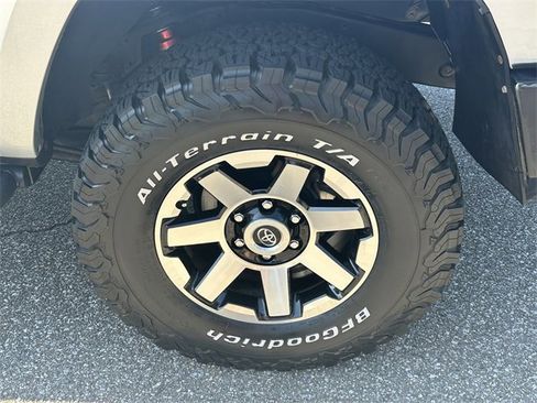 Used 2020 Toyota 4Runner TRD Off-Road Premium image 18