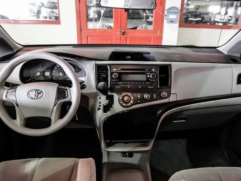 Used 2012 Toyota Sienna LE image 15