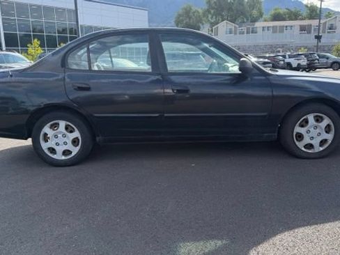 Used 2002 Hyundai Elantra GLS FWD image 2