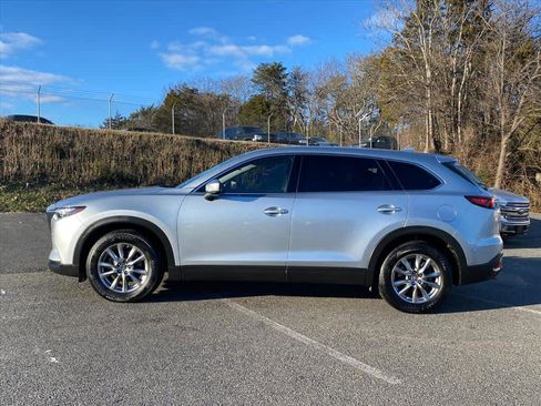 Used 2018 MAZDA CX-9 Touring w/ Touring Premium Package image 2