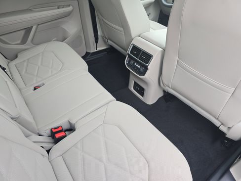 New 2026 Volkswagen Atlas SE image 11