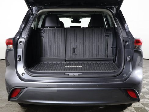 Used 2022 Toyota Highlander Limited image 19