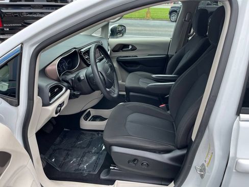 Used 2023 Chrysler Voyager LX FWD image 51