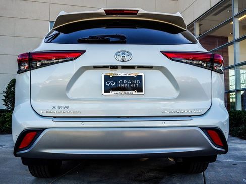 Used 2020 Toyota Highlander Platinum image 11