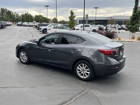 Used 2016 MAZDA MAZDA3 i Touring w/ Popular Equipment Package FWD image 11