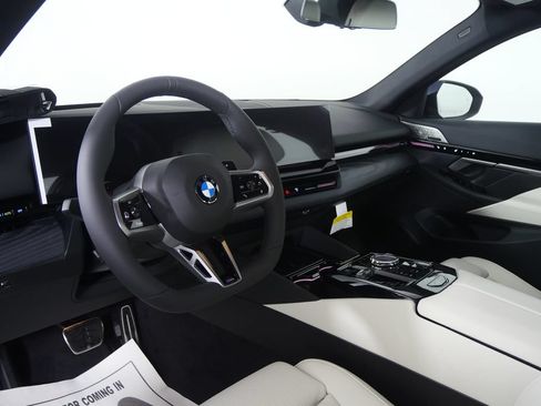 Used 2026 BMW 530i w/ Executive Package RWD image 13