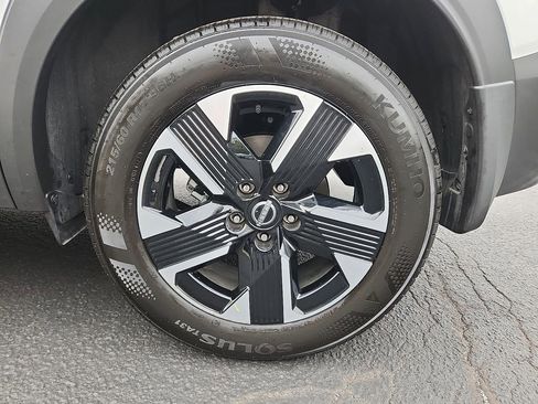 Certified 2025 Nissan Kicks SV AWD/4WD image 9