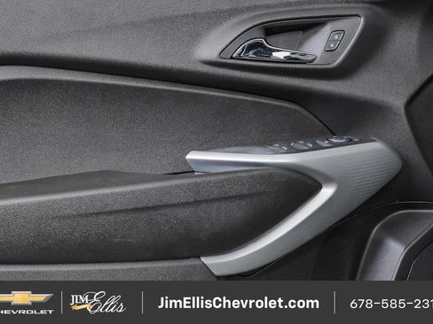 Certified 2025 Chevrolet Trax RS w/ Sunroof Package FWD image 6