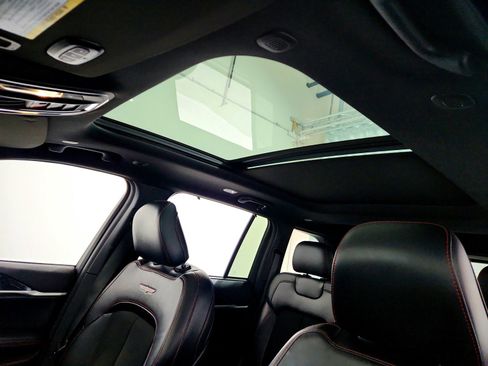 Used 2022 Jeep Grand Cherokee Trailhawk w/ Luxury Tech Group III image 11