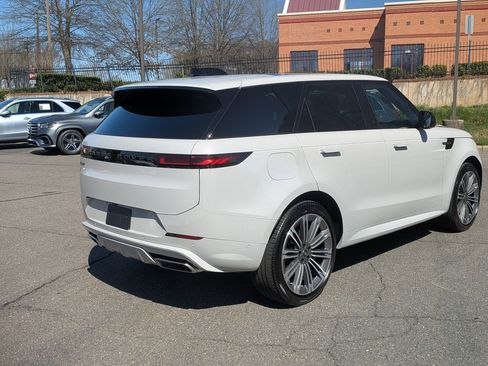 Used 2025 Land Rover Range Rover Sport Dynamic SE image 3