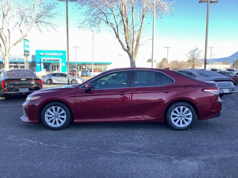 Used 2020 Toyota Camry LE image 27