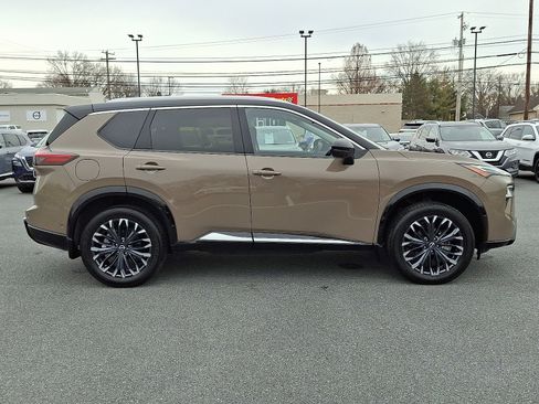 Certified 2024 Nissan Rogue Platinum image 9