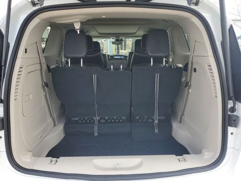 Certified 2023 Chrysler Pacifica Limited image 11