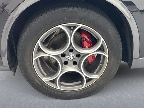 Used 2022 Alfa Romeo Stelvio Ti image 23