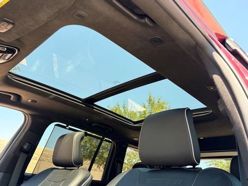 Used 2023 Jeep Grand Cherokee Summit AWD/4WD image 11