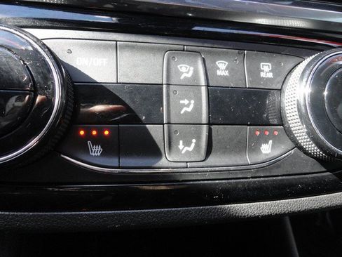 Used 2024 Buick Envista Sport Touring w/ Convenience I Package FWD image 17
