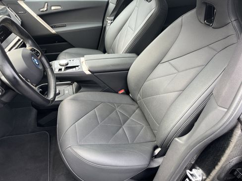 Used 2025 BMW iX xDrive50 image 16