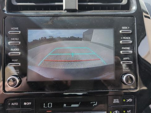 Used 2020 Toyota Prius XLE w/ Premium Convenience Package FWD image 25