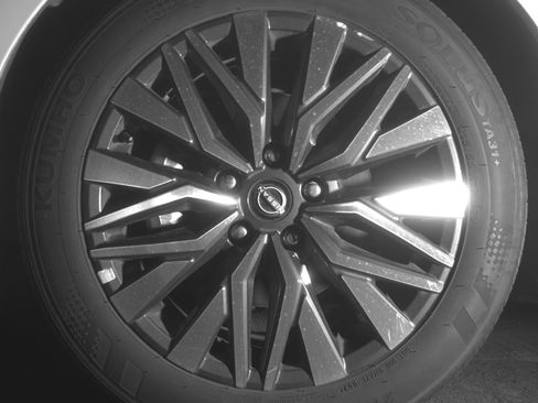 Used 2025 Nissan Altima 2.5 SV FWD image 12