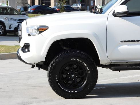 Used 2021 Toyota Tacoma SR5 RWD image 31
