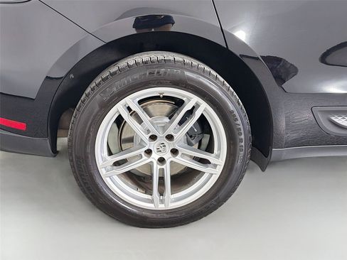 Certified 2025 Porsche Macan AWD/4WD image 13