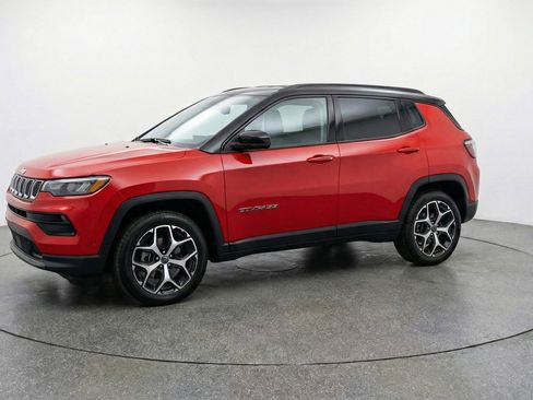 Used 2025 Jeep Compass Limited AWD/4WD image 3