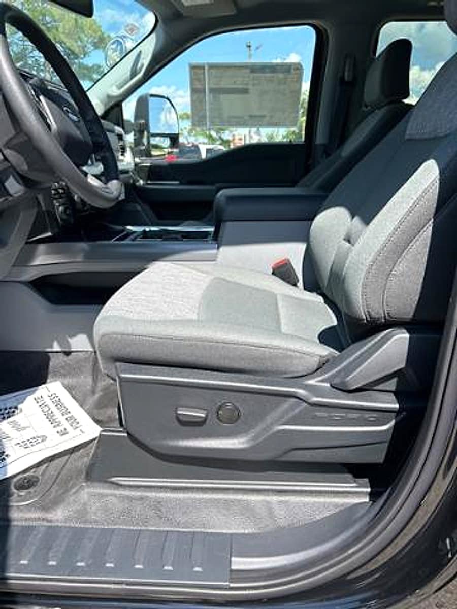 New 2025 Ford F250 XLT w/ Black Appearance Package AWD/4WD image 12