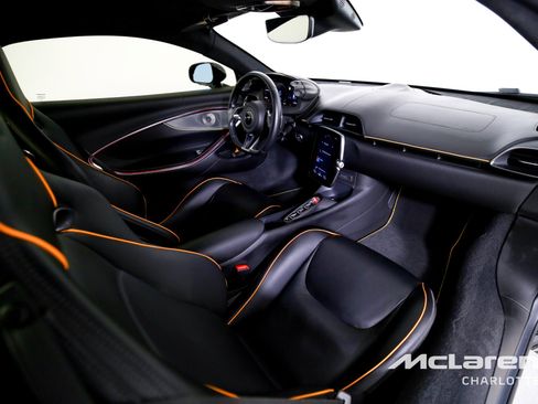 Used 2023 McLaren Artura image 20
