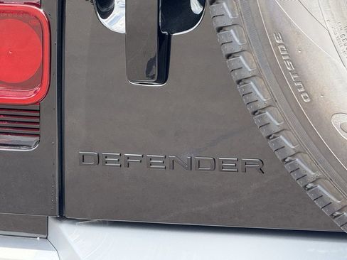 New 2025 Land Rover Defender 110 S image 33
