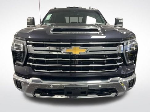 Used 2024 Chevrolet Silverado 2500 LTZ w/ LTZ Convenience Package image 9