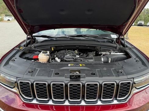 Used 2024 Jeep Grand Cherokee Limited image 31